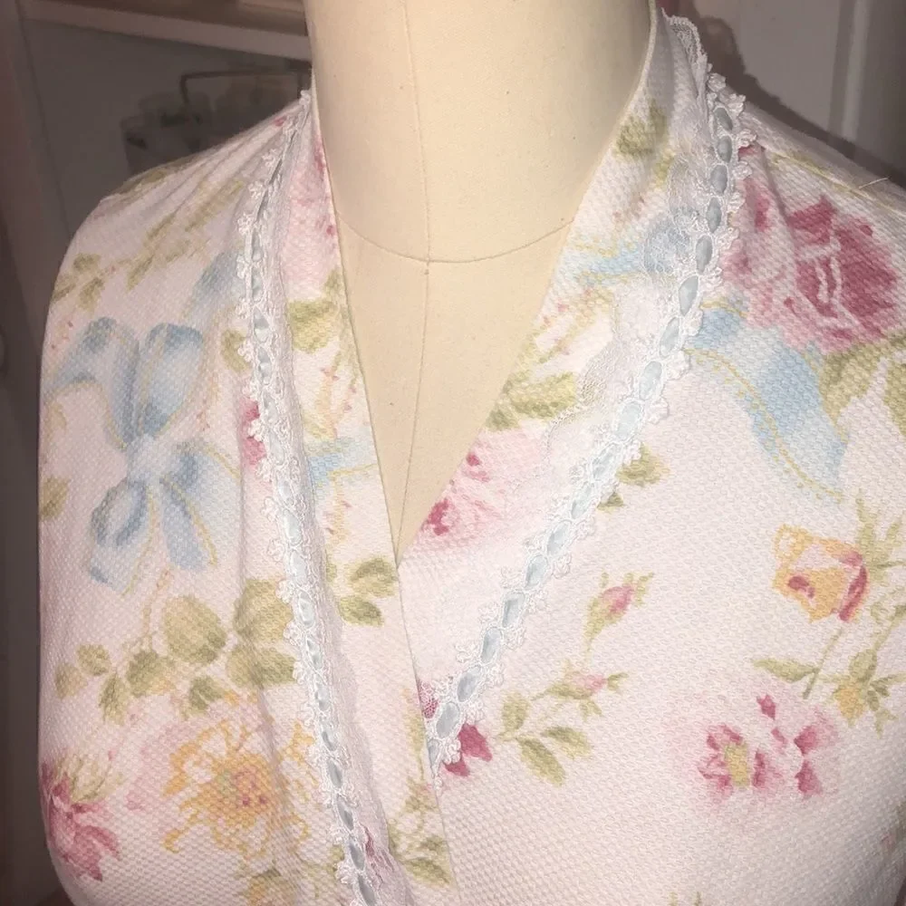 Christian Dior Vintage 1980s Floral Robe 2 Pockets Modesty Button Lace Detail